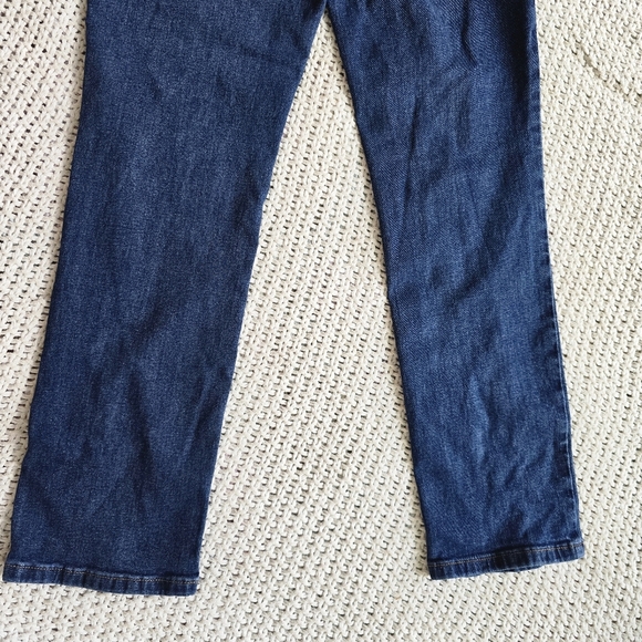 Simply Vera Wang | Size 8 | Medium Wash Straight Leg Jeans - Picture 8 of 12